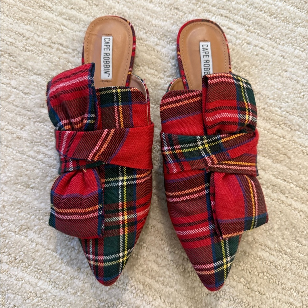 Cape Robbin Christmas flats